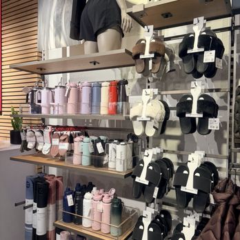 Lululemon - East Rutherford - Women's Clothing Near Me - East Rutherford, New Jersey