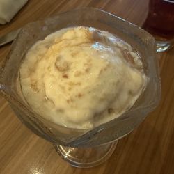 La Veranda - This is supposed to be peanut butter & jelly ice cream. It tastes more like honey & almond. Tasty, but not what I was expecting/wanting