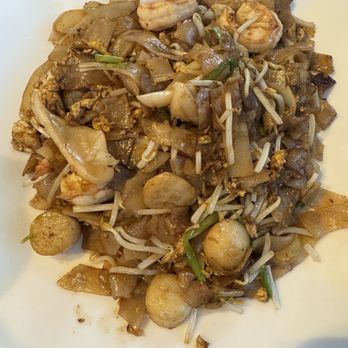 Clay Pot Kitchen - Com Nieu Houston - Stir fry dry ho fun with seafood. Very Chinese - Vietnamese Near Me - Houston, Texas Clay Pot Kitchen - Com Nieu Houston - Stir fry dry ho fun with seafood. Very Chinese - Vietnamese Near Me - Houston, Texas