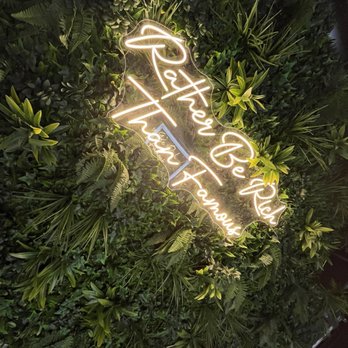 OneSixty Kitchen and Cocktails - IG wall - Cocktail Bars Near Me - Charlotte, North Carolina OneSixty Kitchen and Cocktails - IG wall - Cocktail Bars Near Me - Charlotte, North Carolina