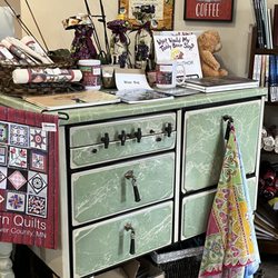 The Quilting Grounds - Some fun antiques.
