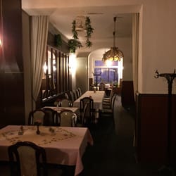 Restaurant Stadtmitte - Innen Ansicht. So dunkel wie auf dem Bild ist es natürlich am hellen Tage nicht.