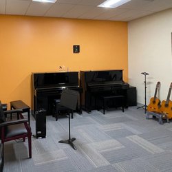 Sunnyvale Campus - piano/guitar room