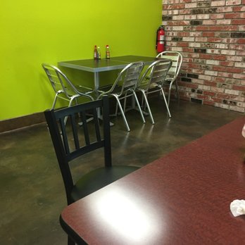 Juice Bar El Antojito - Nice seating area - Juice Bars & Smoothies Near Me - Compton, California