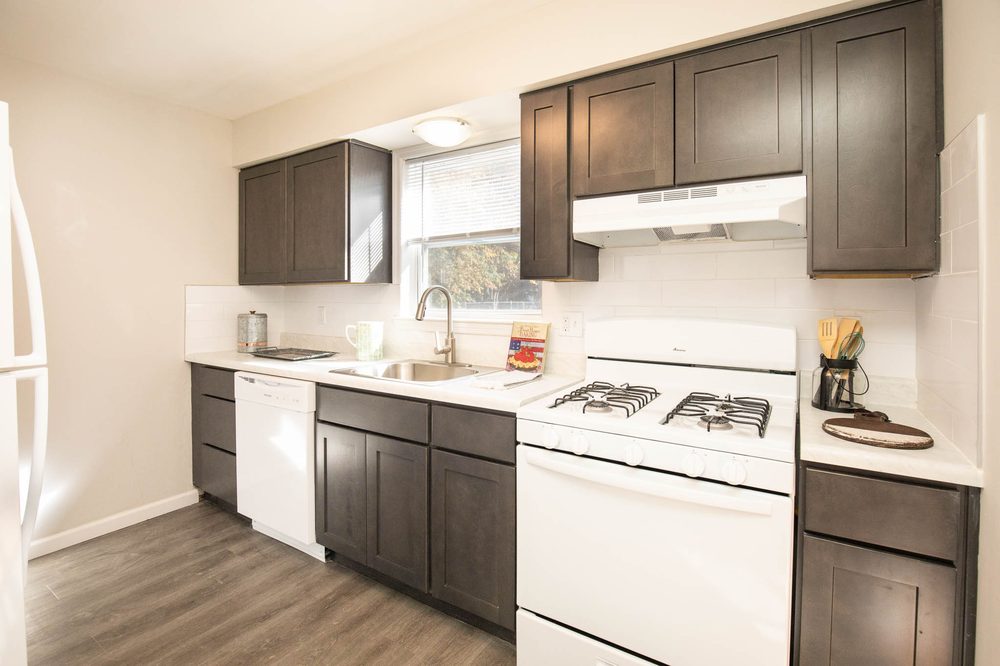 LAKEVIEW GARDENS Updated October 2024 74 Photos 200 Vail Rd