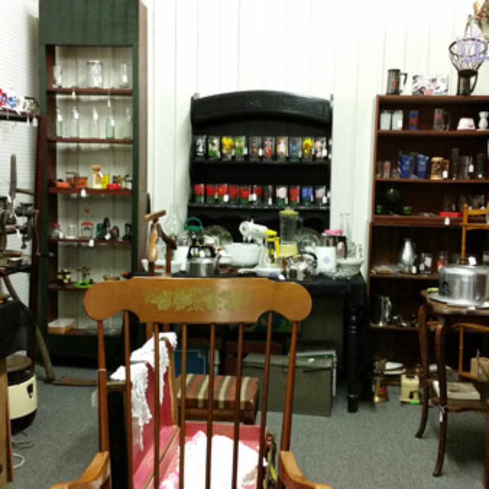 Silver Moon Antique Mall - Random Booth. - Antiques Near Me - Lewisburg, Pennsylvania