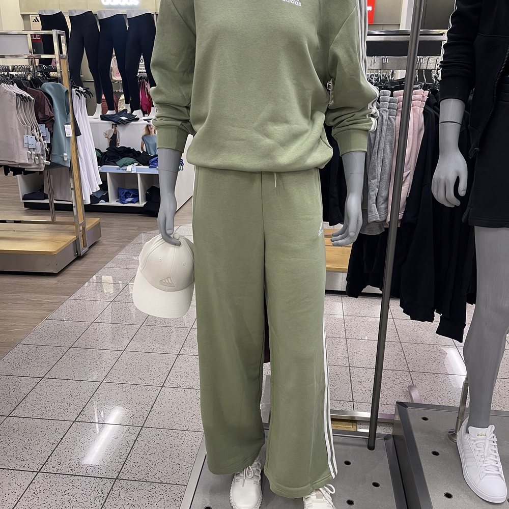 Athletic wear Athletic wear