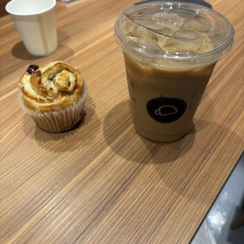 Broken Coffee - Spring Mountain - Agavegas Latte & Fig Cream Pastry - Coffee & Tea Near Me - Las Vegas, Nevada Broken Coffee - Spring Mountain - Agavegas Latte & Fig Cream Pastry - Coffee & Tea Near Me - Las Vegas, Nevada