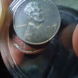 Ace Diamond & Jewelry Brokers - 1943 No mint mark and the L in Liberty is very close to the edge of the penny.