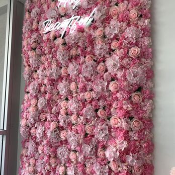 Thrills Soft Serve - Flower wall you can take pictures in front of - Ice Cream & Frozen Yogurt Near Me - Honolulu, Hawaii