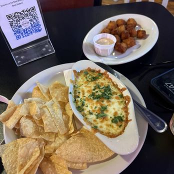 The Oyster Bar - dip and scallops - Bars Near Me - New Braunfels, Texas