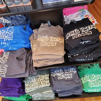 Marthas Vineyard Streetwear - Shirts - Women's Clothing Near Me - Vineyard Haven, Massachusetts Marthas Vineyard Streetwear - Shirts - Women's Clothing Near Me - Vineyard Haven, Massachusetts