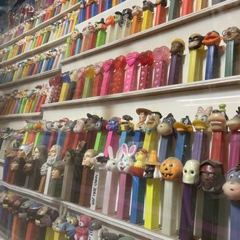 Hollywood Candy - Candy Stores Near Me - Omaha, Nebraska