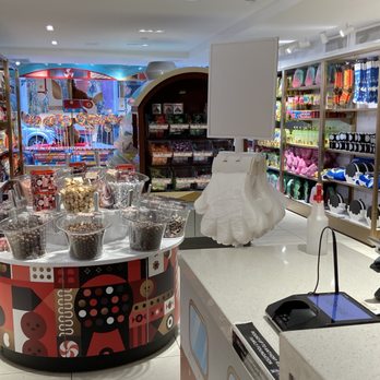 FAO Schwarz - 10/28/21 You are there! - Toy Stores Near Me - New York, New York