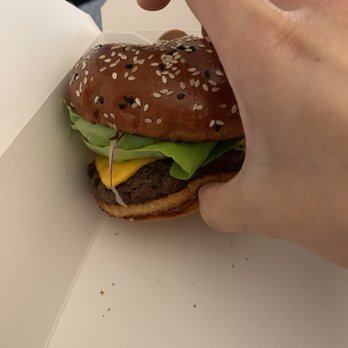 Gordon Ramsay Burger Las Vegas - $17.99 Backyard Burger - not worth it - Burgers Near Me - Las Vegas, Nevada Gordon Ramsay Burger Las Vegas - $17.99 Backyard Burger - not worth it - Burgers Near Me - Las Vegas, Nevada