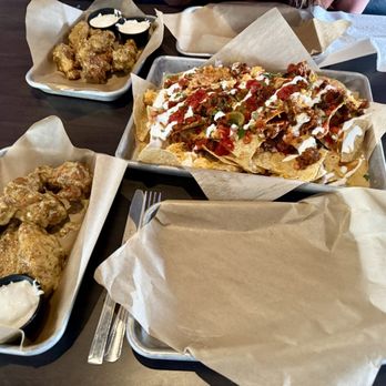 Buffalo Wild Wings - Ultimate Nachos Bone-In Wings - American Near Me - Dublin, Ohio