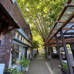 The Pocket Pub - Outdoor seating