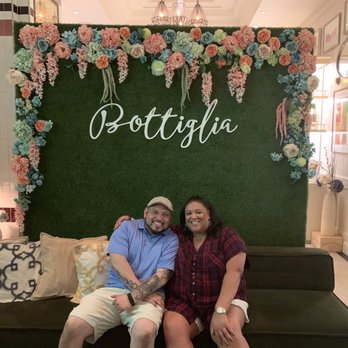 Bottiglia - Friends reuniting at Bottiglia - Italian Near Me - Henderson, Nevada