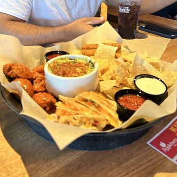 Applebee's Grill + Bar - The Classic Combo - American Near Me - Columbia, Tennessee Applebee's Grill + Bar - The Classic Combo - American Near Me - Columbia, Tennessee