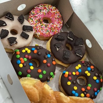 Randy's Donuts - M&M's Raised Pink Sprinkles Iced Cake Oreos Raised - Donuts Near Me - Riverside, California