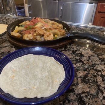 El Cholo - Oh yeah flour tortillas & shrimp fajitas! - Mexican Near Me - Los Angeles, California El Cholo - Oh yeah flour tortillas & shrimp fajitas! - Mexican Near Me - Los Angeles, California