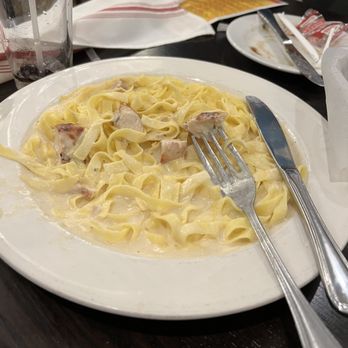 Old Towne Restaurant - Chicken Alfredo - Pizza Near Me - Trumbull, Connecticut
