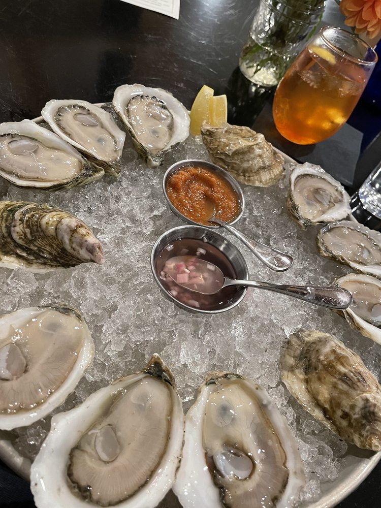 Jolie Rogers Raw Bar Logo