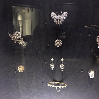 Iolani Palace - The Diamond jewelry that the Queen and Princess wore - Museums Near Me - Honolulu, Hawaii Iolani Palace - The Diamond jewelry that the Queen and Princess wore - Museums Near Me - Honolulu, Hawaii