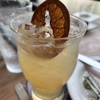 Yard House - Grapefruit Paloma - New American Near Me - Orlando, Florida