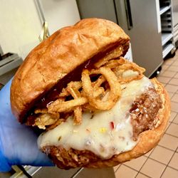 Stuck In The Middle Burger.
Peanut Butter, Pepper Jack, Fried onion, Pepper Bacon Jam