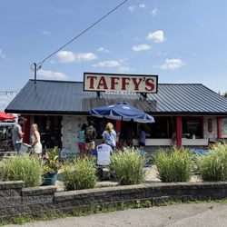 Taffy's Hot Dog Stand - Exterior