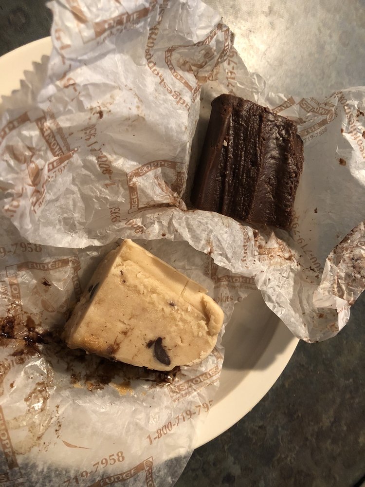 FUDGE SHOPPE OF THE SMOKIES Updated May 2024 12 Reviews 716 Pkwy