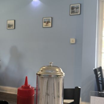 Bridge Street Breakfast & Lunch - decor - Breakfast & Brunch Near Me - Haddam, Connecticut Bridge Street Breakfast & Lunch - decor - Breakfast & Brunch Near Me - Haddam, Connecticut