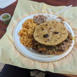 Gordita chicharron plate