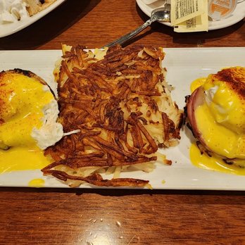 Pyramid Cafe - Egg benedict - Burgers Near Me - Las Vegas, Nevada