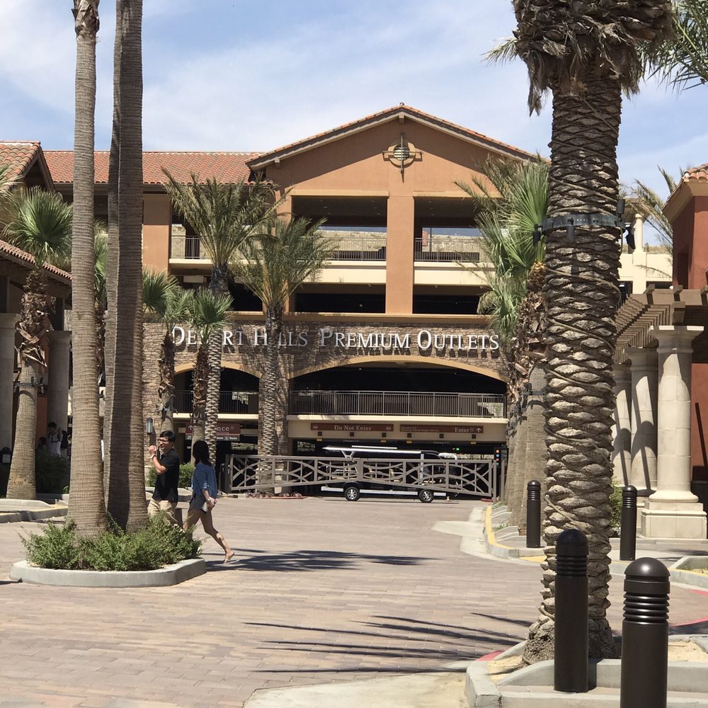 Outlets in Palm Springs! Outlets in Palm Springs!
