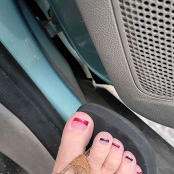 Glow Nail Lounge - My feet and it's not even to the end of my toe I look like I got stubs with a little nail polish and pink underneath - Nail Salons Near Me - Yulee, Florida