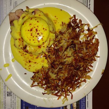 Brenda's Harbor Cafe - Eggs Benedict. GROSS!! Burnt hashbrowns - Breakfast & Brunch Near Me - Ludington, Michigan