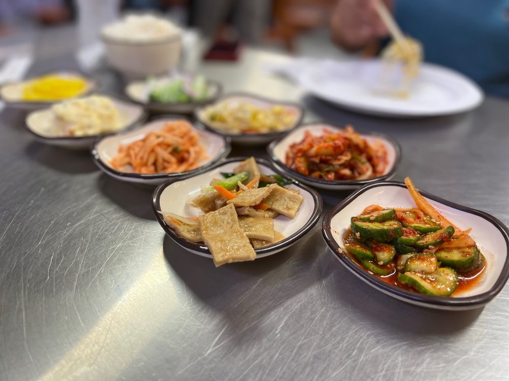 Chas Market & Kitchen