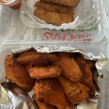 Fat Tomato Pizza - 8 Piece Buffalo Wings and Mozzarella Sticks - Pizza Near Me - Los Angeles, California Fat Tomato Pizza - 8 Piece Buffalo Wings and Mozzarella Sticks - Pizza Near Me - Los Angeles, California