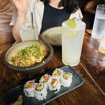 Double Knot - Sushi Bars Near Me - Philadelphia, Pennsylvania Double Knot - Sushi Bars Near Me - Philadelphia, Pennsylvania