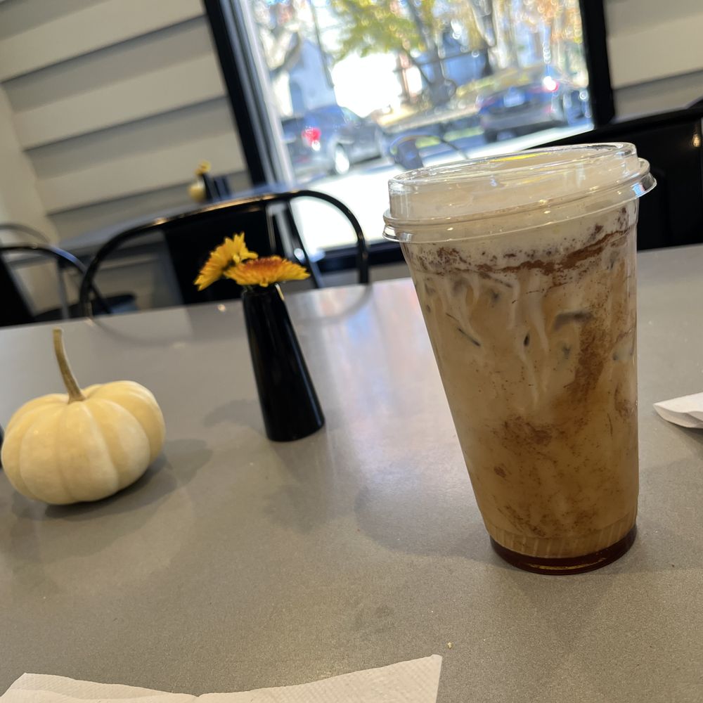 Twisted Tree Cafe - Coffee & Tea Near Me - Lincoln, Massachusetts Twisted Tree Cafe - Coffee & Tea Near Me - Lincoln, Massachusetts