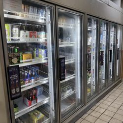 Venice Pizza & Pasta - Stand up beer coolers for grab it and go!