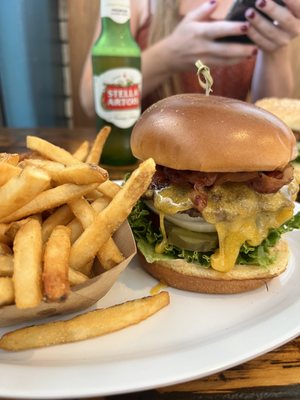 206 Burger Co. ( Lower Queen Ann ) by null