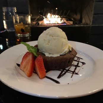 Mankas Grill - Flourless lava cake - American Near Me - Fairfield, California