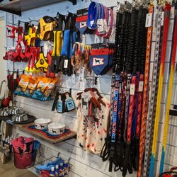 The Black Dog General Store: Mashpee - Pet section