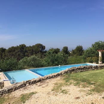Le Pavillon de Beauregard - Pool view - Guest Houses Near Me - Aix-en-Provence, 13 Le Pavillon de Beauregard - Pool view - Guest Houses Near Me - Aix-en-Provence, 13
