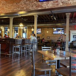 Impellizzeri's - Bar and dining area.