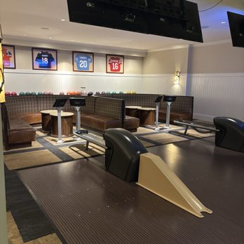 Daly's Pub & Rec - Very large booths to accommodate large groups - Burgers Near Me - Park City, Utah Daly's Pub & Rec - Very large booths to accommodate large groups - Burgers Near Me - Park City, Utah