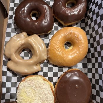 Carl’s Donuts - From top left down - Chocolate Iced, Glazed Old Fashioned, Maple Cake donut, Lemon Jelly Filled, and Bavarian Cream Filled - Donuts Near Me - Las Vegas, Nevada Carl’s Donuts - From top left down - Chocolate Iced, Glazed Old Fashioned, Maple Cake donut, Lemon Jelly Filled, and Bavarian Cream Filled - Donuts Near Me - Las Vegas, Nevada